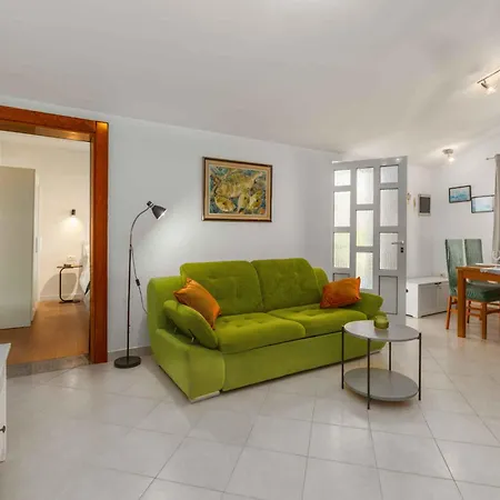 Apartment In Porec/istrien 10277 Porec