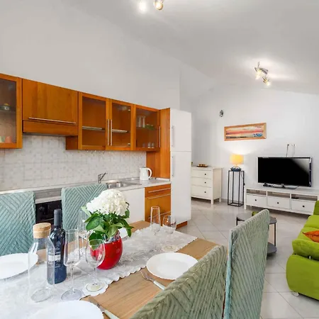 Apartment In Porec/istrien 10277 *